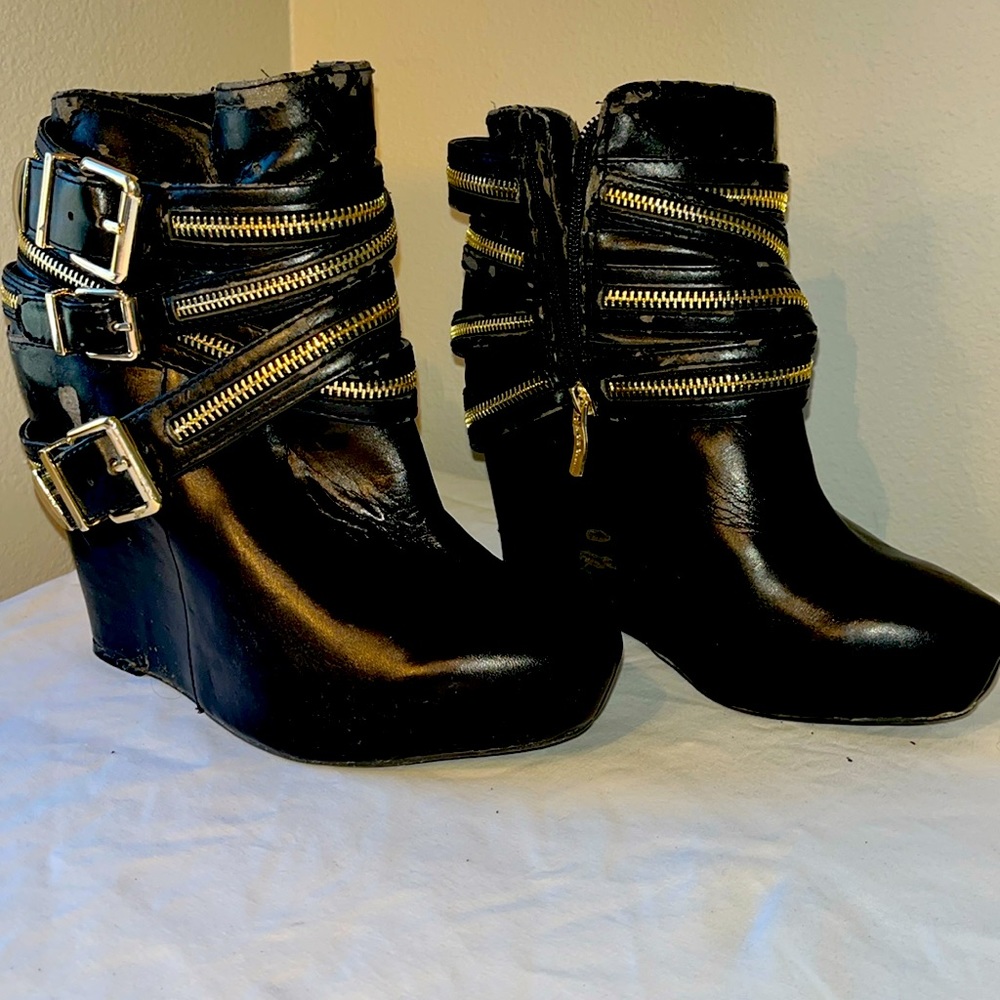BCBG Black Wedge Booties gold zippers 8M 38